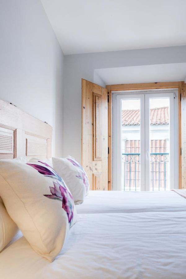 Amazing Rooftop Terrace With River And Historic City View 4 Bedrooms 4 Bathrooms Ac 19Th Century Building Chiado Lisbon Exterior photo